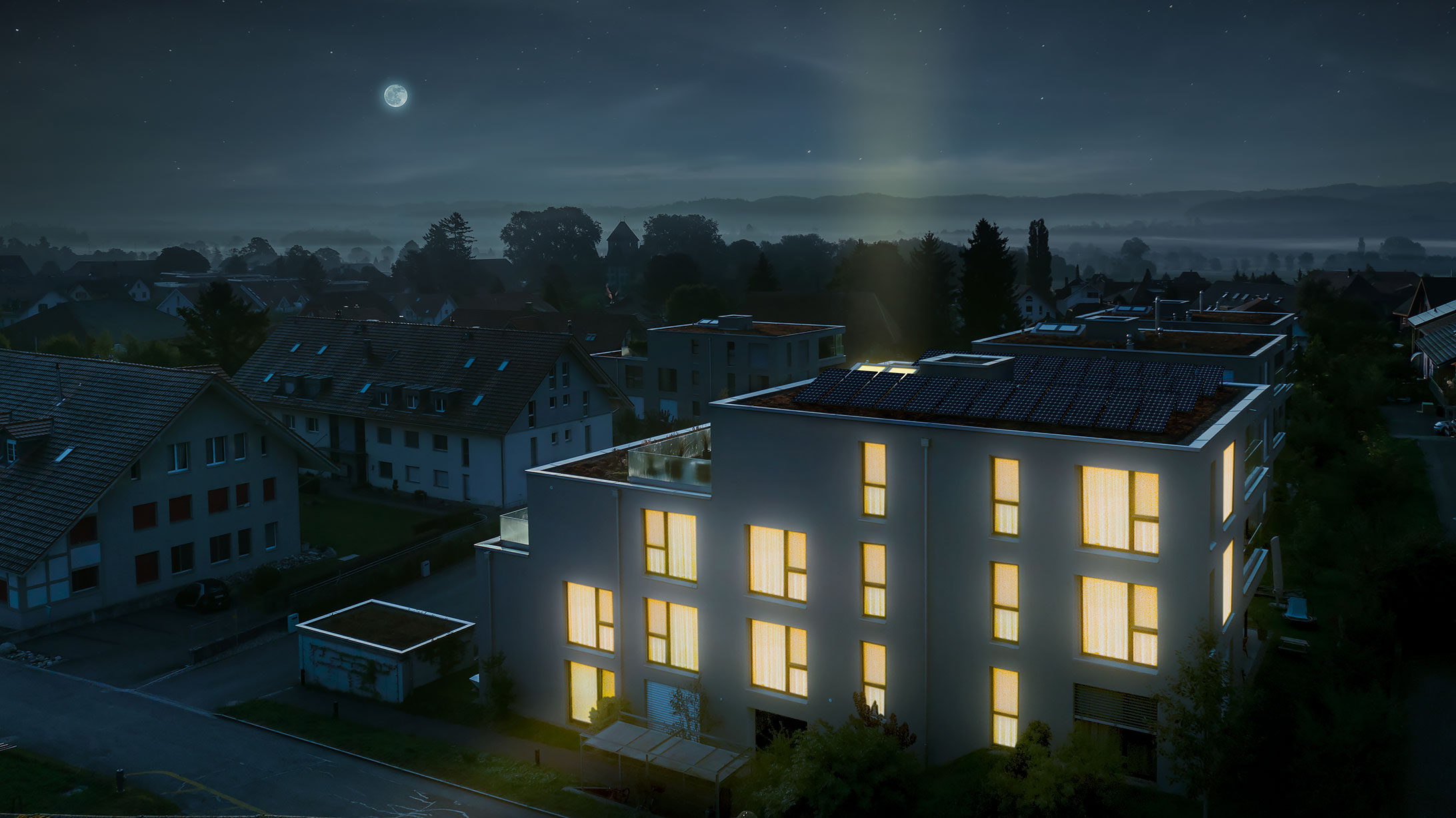 Nacht in Jegenstorf, alles ist dunkel, nur ein Haus mit einer Photovoltaik-Anlage auf dem Flachdach erstrahlt in hellem Licht.
